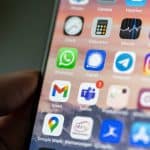 app alternative a WhatsApp mostrate su telefono Signal e Telegram