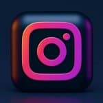 logo app Instagram su sfondo nero sinonimo di Instagram che si chiude e ha problemi crasha